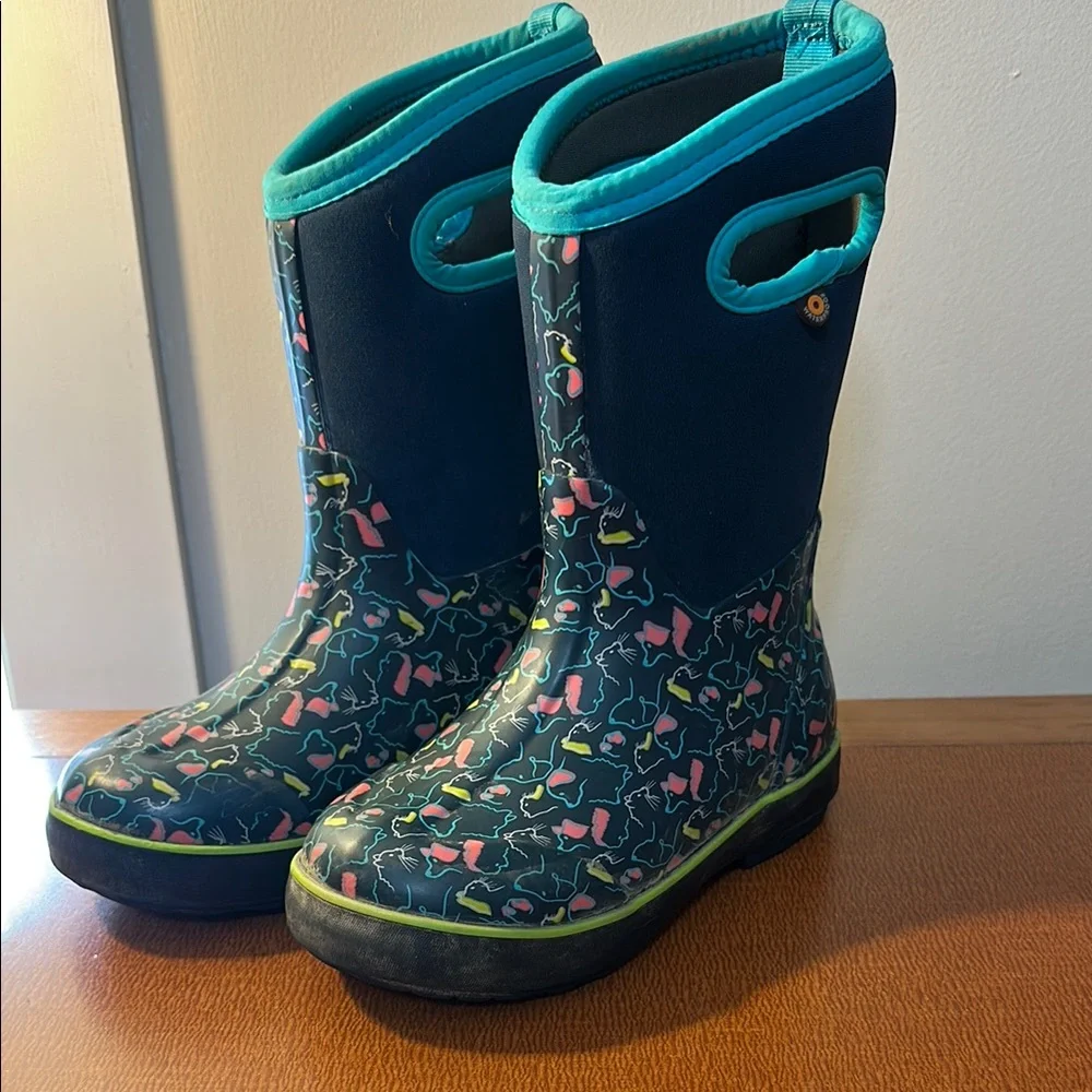 Bogs Kids' Boots with‎ Blue and Pink Pattern
